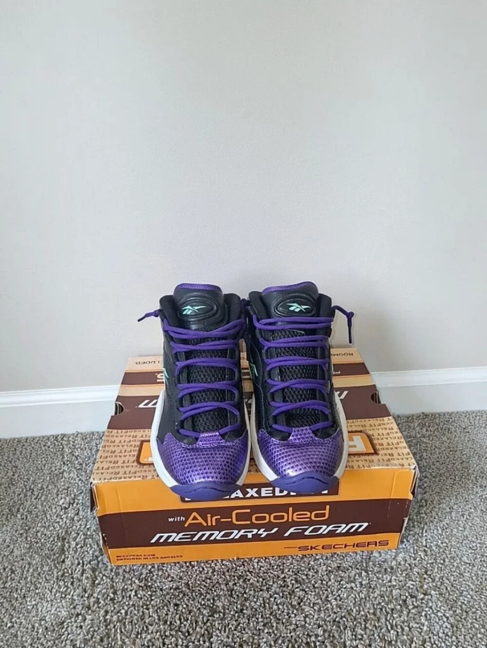 Reebok Mid Top Lace Up Sneakers Black/Purple Men's Athletic Style 023501